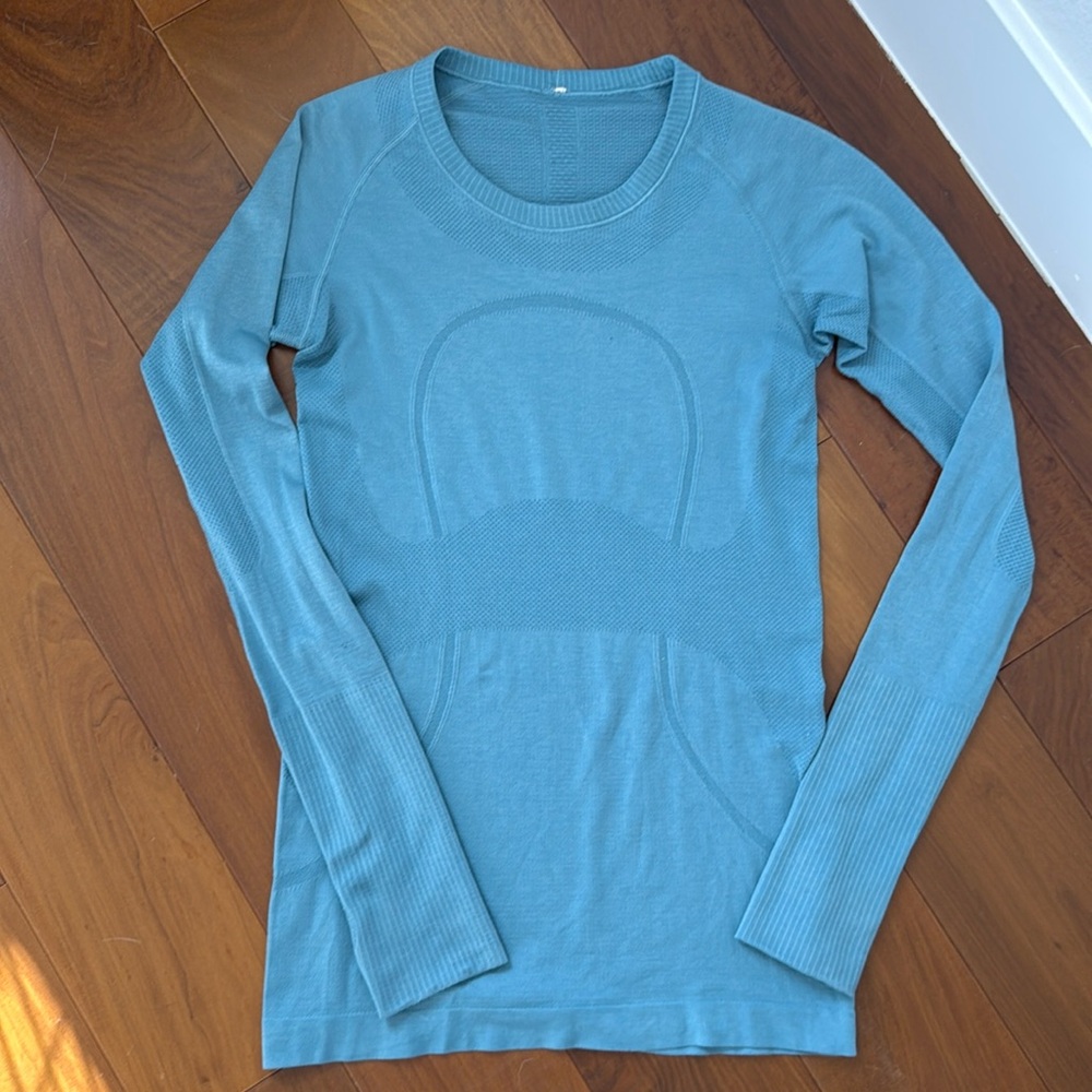 Lululemon Swiftly Tech Long Sleeve size 6